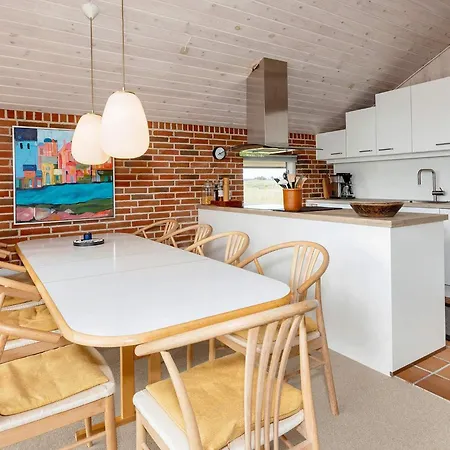 7 Person In Lokken-by Traum